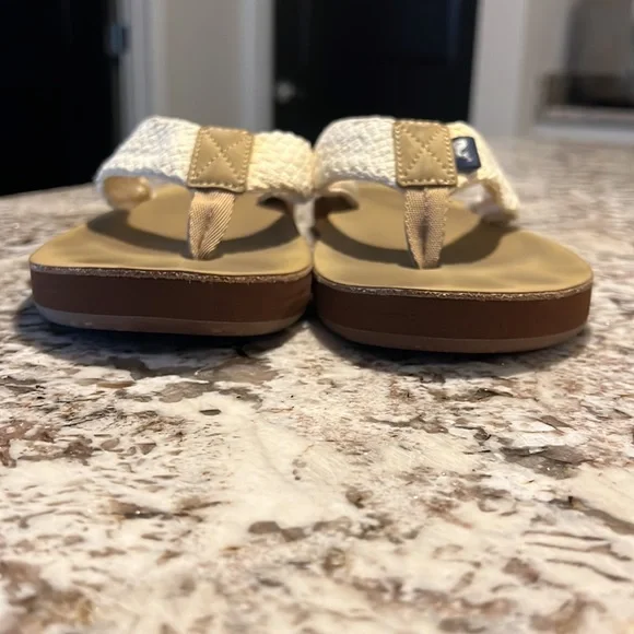 Vineyard Vines White and Tan woven rope flip flop Sandals - Picture 3 of 8